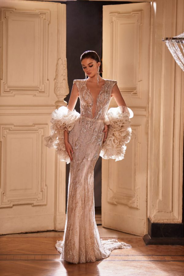 In questa immagine un abito da sposa  della collezione 2022 di Millanova