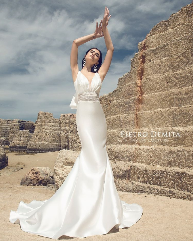 In questa immagine un abito da sposa a sirena della collezione 2022 di Pietro Demita Haute Couture