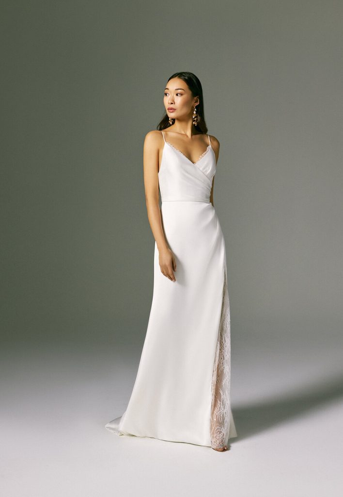 In questa immagine un modello di Savannah Miller che fa parte degli abiti da sposa 2022 più belli  