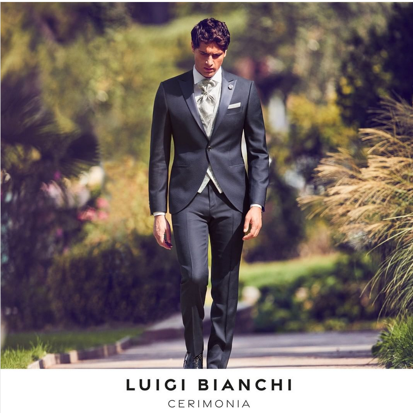 In questa immagino un modello di Luigi Bianchi che fa parte dei 30i abiti da sposo 2022 più belli