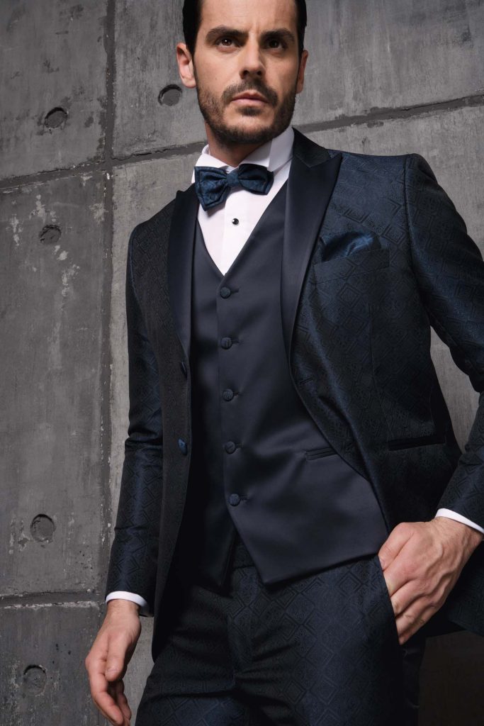 In questa immagino un modello di Luigi Convertini che fa parte dei 30i abiti da sposo 2022 più belli
