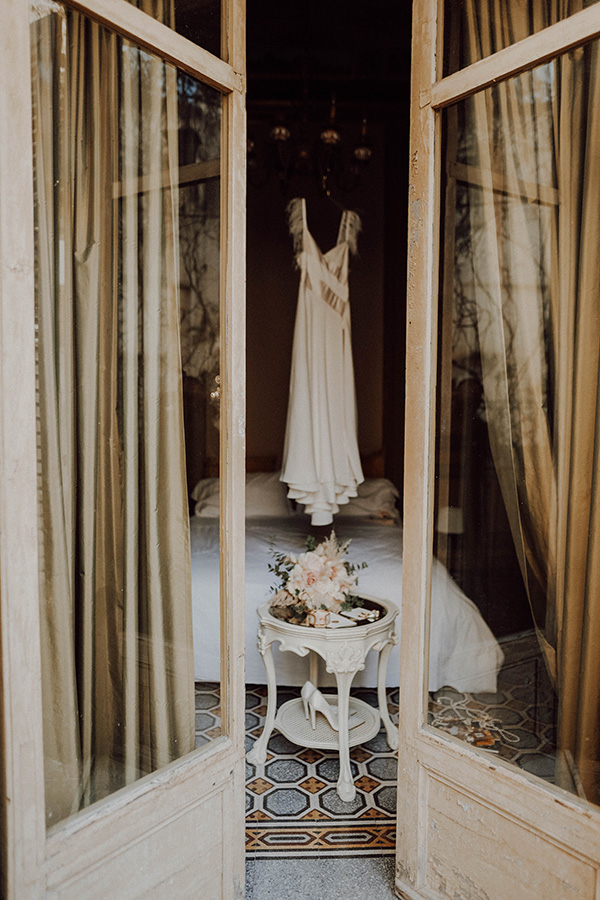 L'abito da sposa dello shooting "La Fuitina" di Francesca Cavallaro in una villa stile Liberty