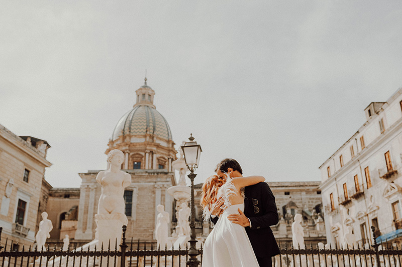 Una scena della Fuitina di Francesca Cavallaro in piazza Pretoria a Palermo