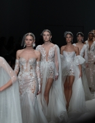 Abiti da sposa Victor&Rolf 2023, poesia su tessuto