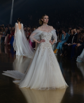 Abiti da sposa Atelier Pronovias 2023, per regine moderne