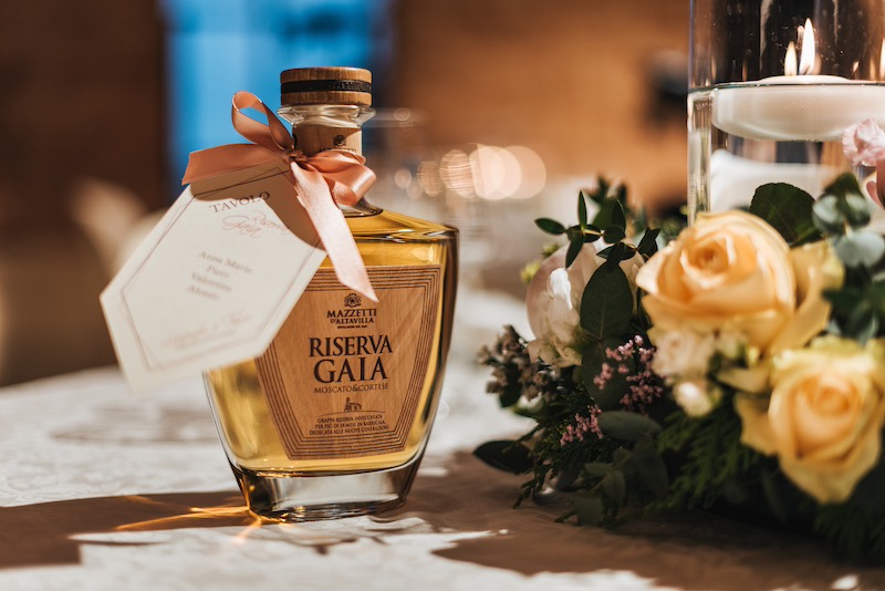 In questa foto una bomboniera matrimonio 2025 fatta da un liquore mazzetti d'altavilla