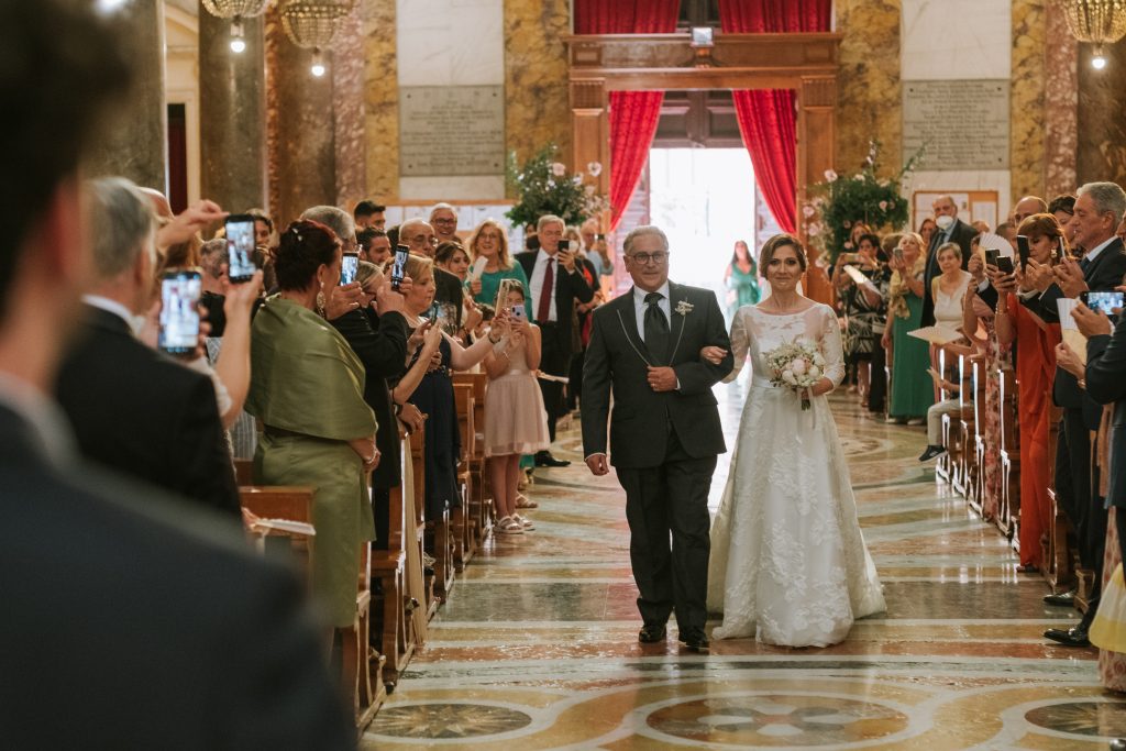 Il matrimonio di Paola Pizzo e Carlo Averna, l'ingresso della sposa