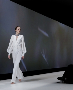 Abiti da sposa con pantaloni 2023, una scelta ultra chic