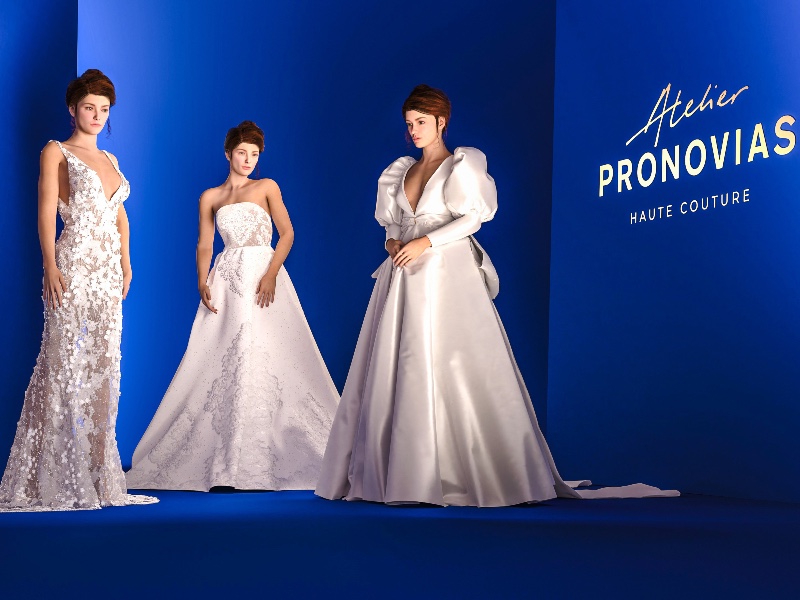 Nella foto tre modelli della collezione di abiti da sposa Atelier Pronovias nel Metaverso.