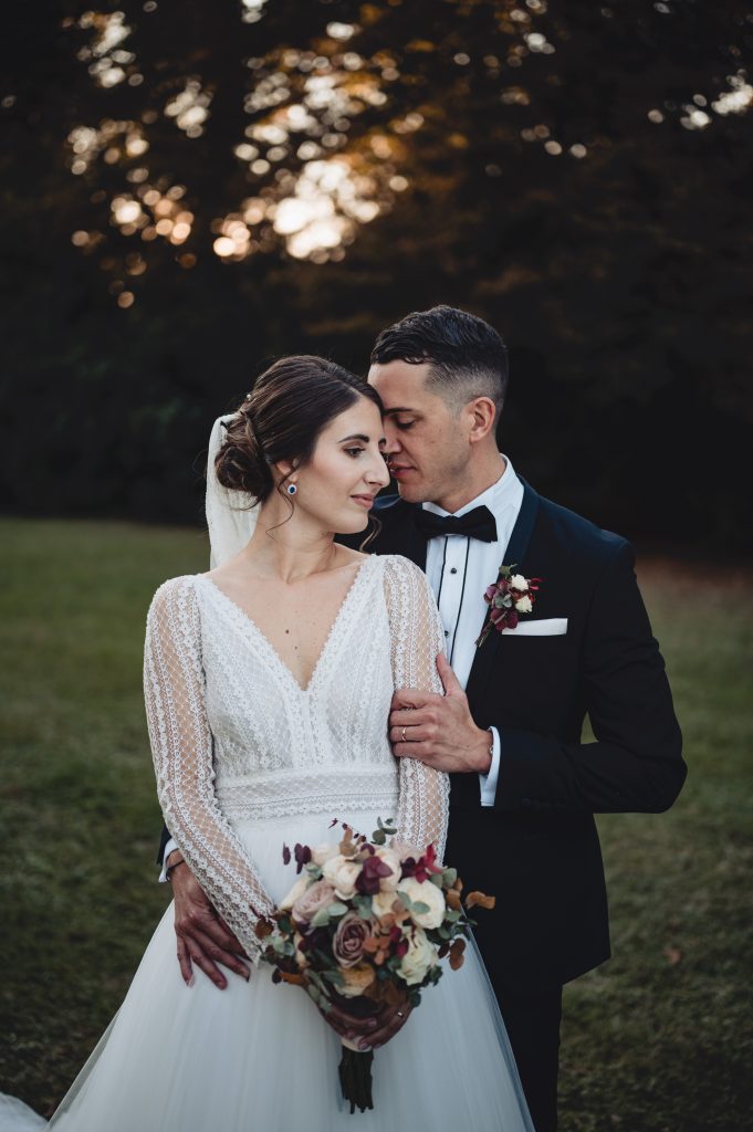 In questa immagine un romantico momento di un matrimonio realizzato da Fabio Marcianò