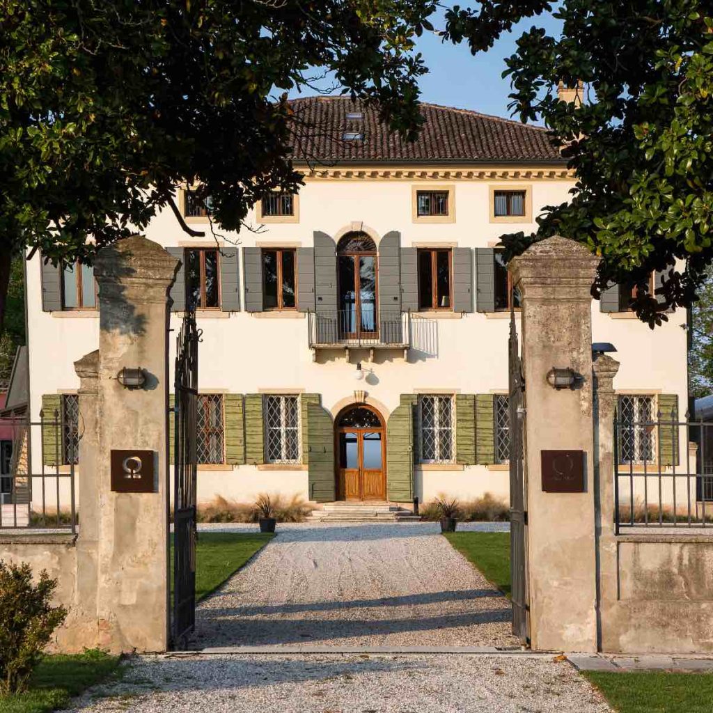 In questa foto l'ingresso di Villa Ormaneto, location di matrimonio