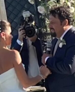 Enrico Brignano e Flora Canto sposi, il matrimonio celebrato a Ladispoli￼