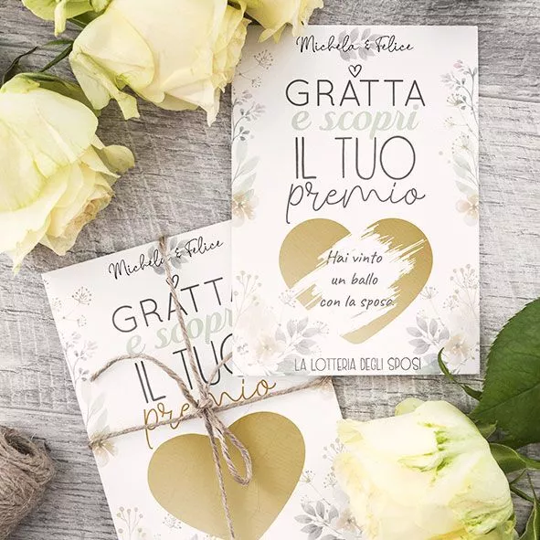 In questa foto due Gratta & Vinci per il matrimonio con scritto "Gratta e scopri il tuo premio"