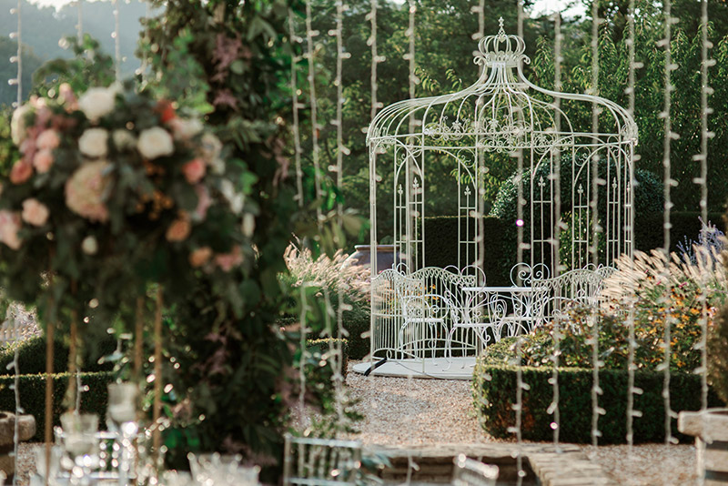 In questa foto il giardino in cui si è svolto il ricevimento delle nozze di Clara e Fabio