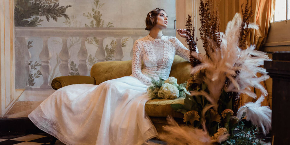 In questa foto un abito da sposa della collezione Giuliani Couture 2023. Un modello in pizzo macramè con gonna dalla linea ad A