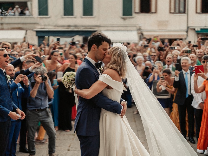 Il matrimonio di Federica Pellegrini e Matteo Giunta: l'uscita dalla Chiesa degli sposi