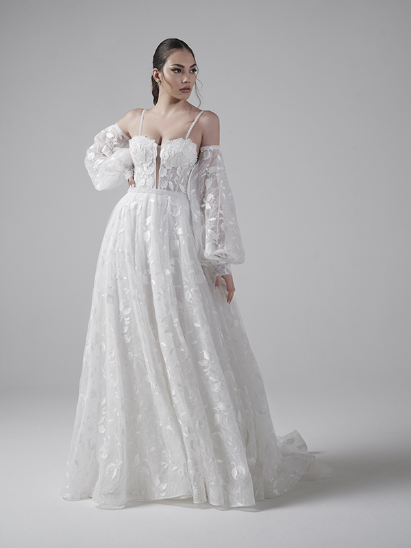 Un abito con manicotti staccabili di Musa Bridal 2023