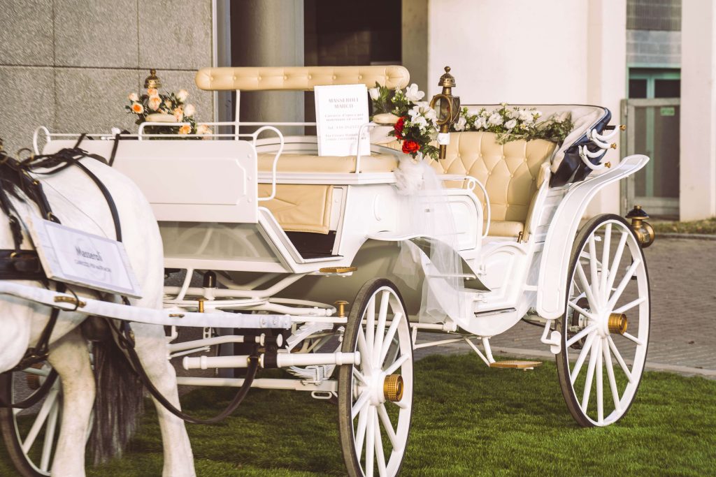 In questa foto una carrozza esposta all'esterno del Bergamo Sposi da uno degli espositori