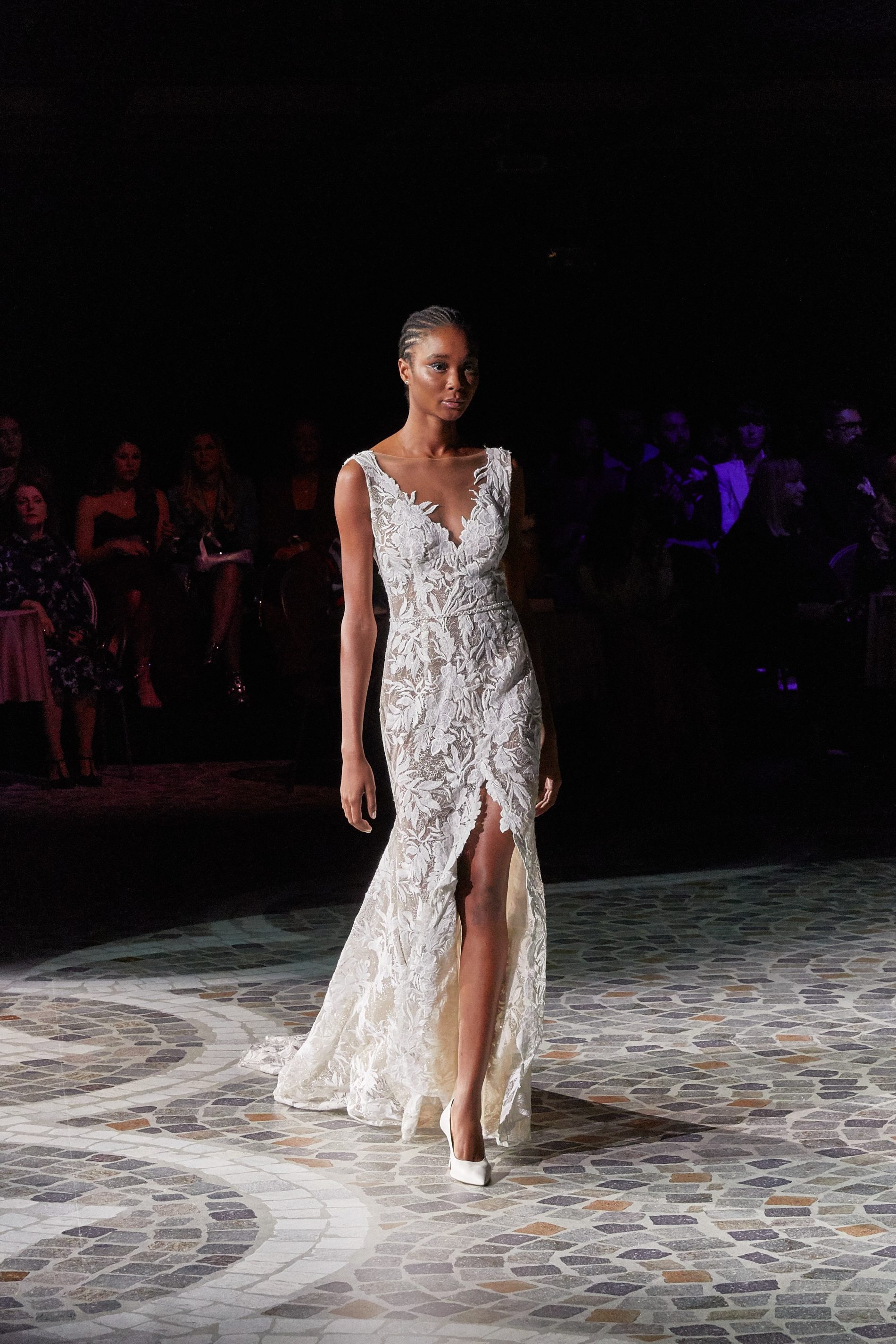 Sfilata Atelier Emé 2023, in passerella la nuova collezione sposa