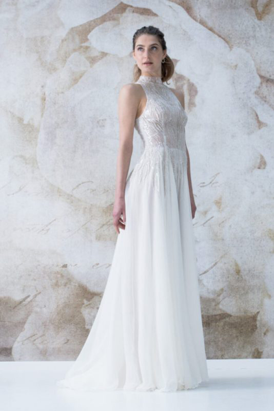 In questa foto uno degli abiti da sposa 2023 de Le Fate Milano