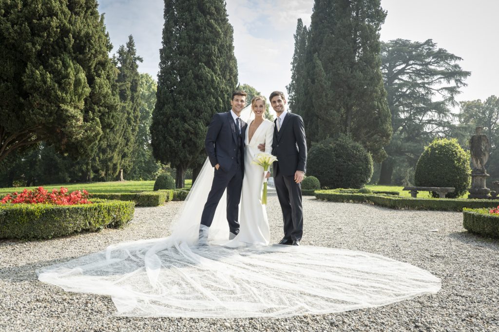 In questa foto Virna Toppi e Nicola Del Freo con Roberto Bolle per il loro matrimonio.