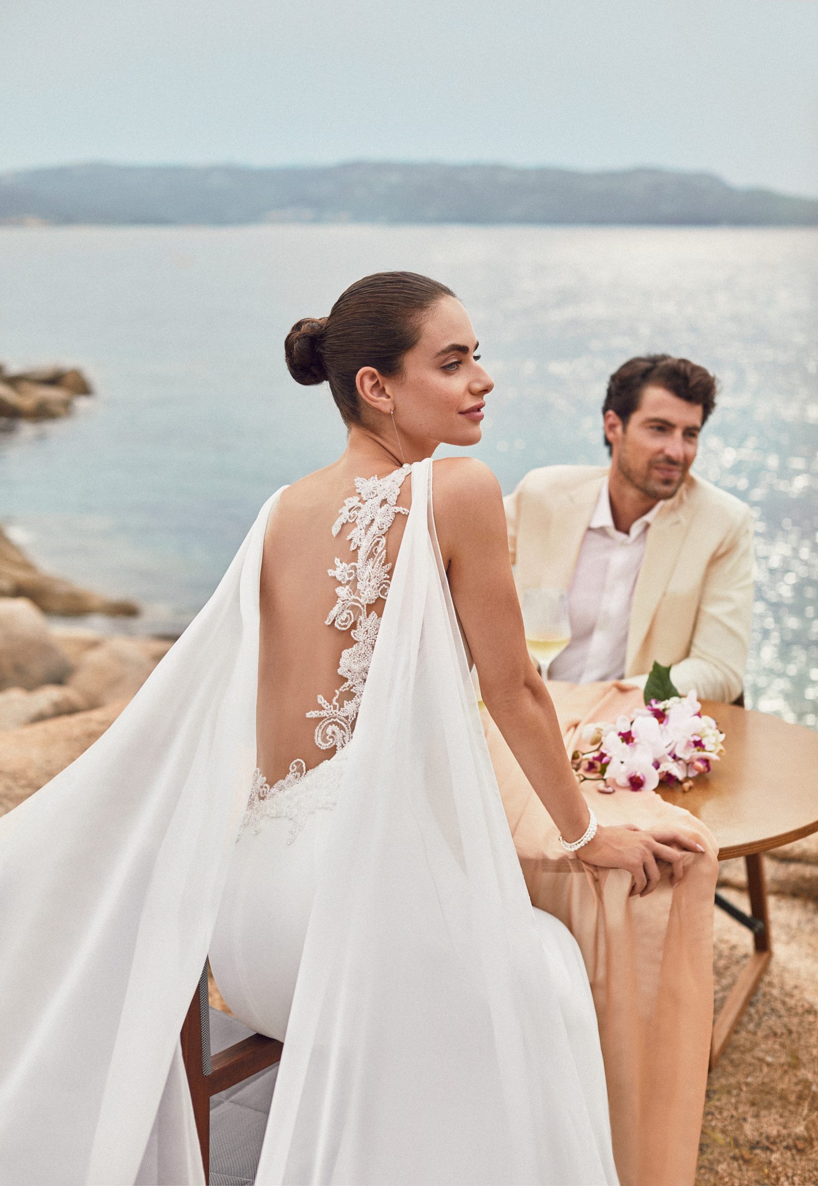 Abiti da sposa 2023 con cappa, il meglio del nuovo trend Abiti da sposa 2023 con cappa, il meglio del nuovo trend
