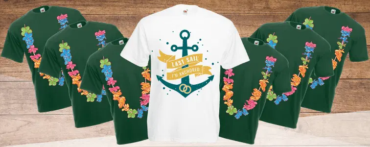 In questa foto le magliette per addio al celibato di colore verde e bianco a tema mare