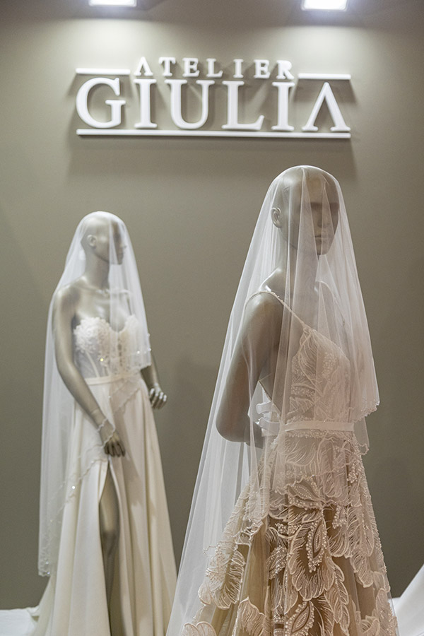 In questa foto parte dell'esposizione di abiti da sposa realizzati da Atelier Giulia, in mostra al TuttoSposi di Napoli