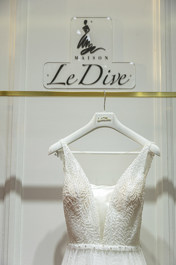 In questa immagine un abito da sposa della nuova collezione di Maison Le Dive 