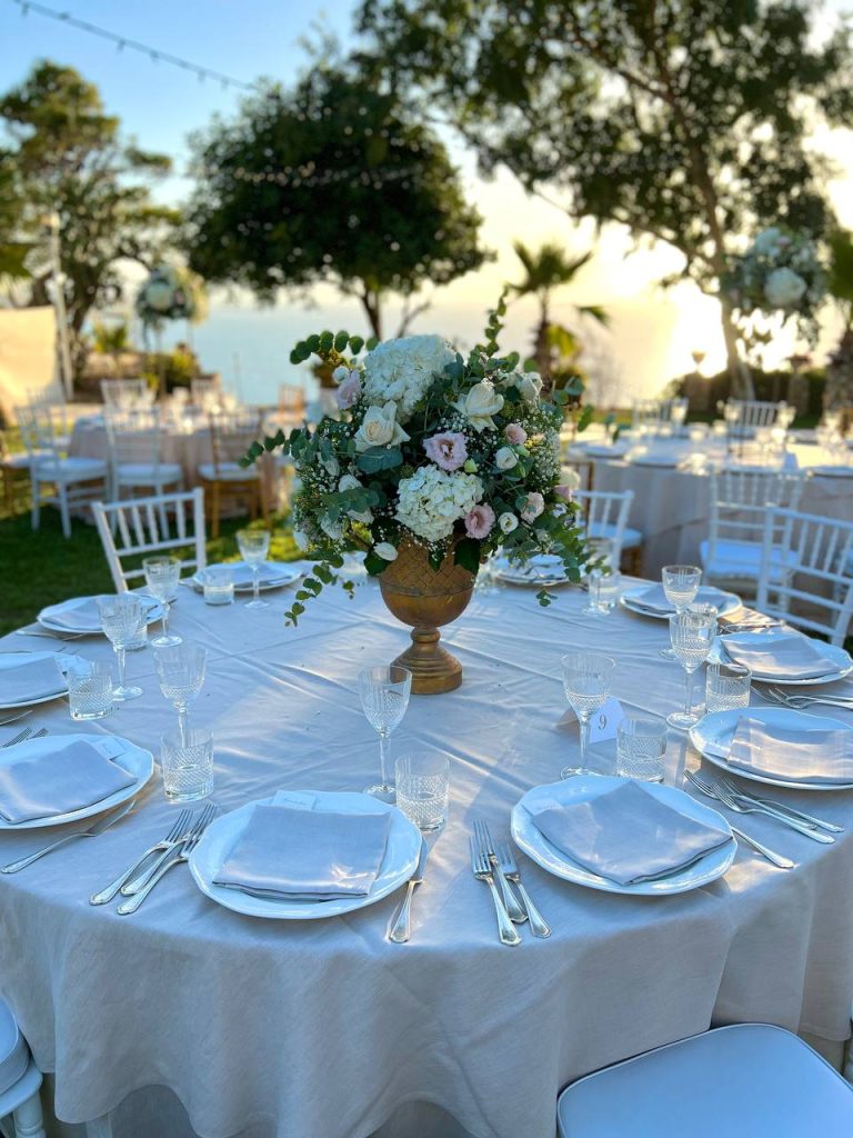 In questa foto un centrotavola floreale realizzato da Maria Mannino Floral Designer