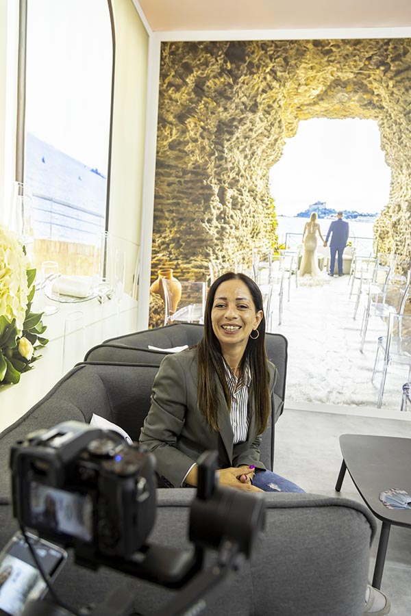 In questa foto Alessia Laringe, general manager di Punta Castello durante l'intervista di Sposi Magazine