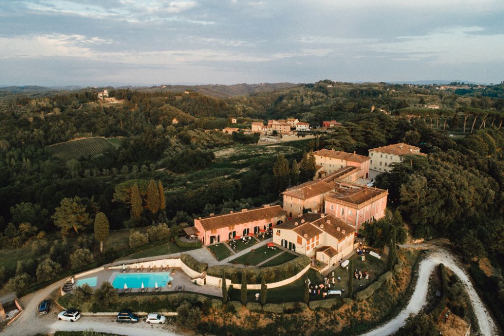 In questa foto una veduta aerea di Borgo Colleoli, nella zona delle terre di Pisa