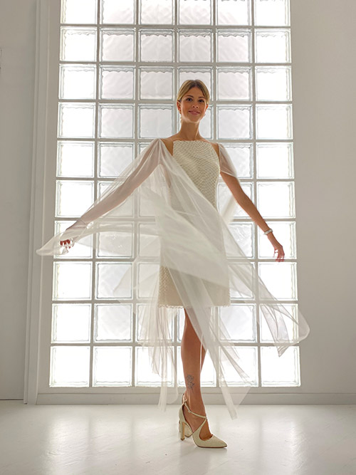 in questa foto un abito da sposa della collezione Shiny di Le Fate Milano