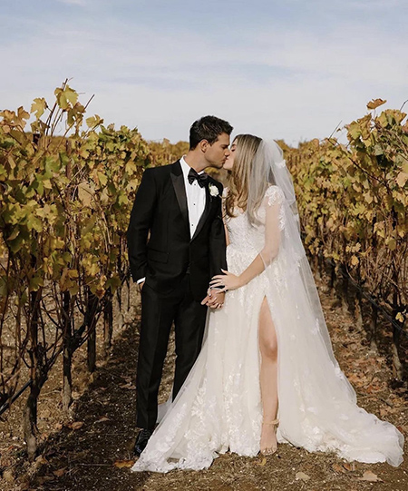 In questa foto Il matrimonio di Taylor Lautner e Taylor Dome