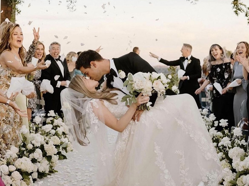 In questa foto Il matrimonio di Taylor Lautner e Taylor Dome