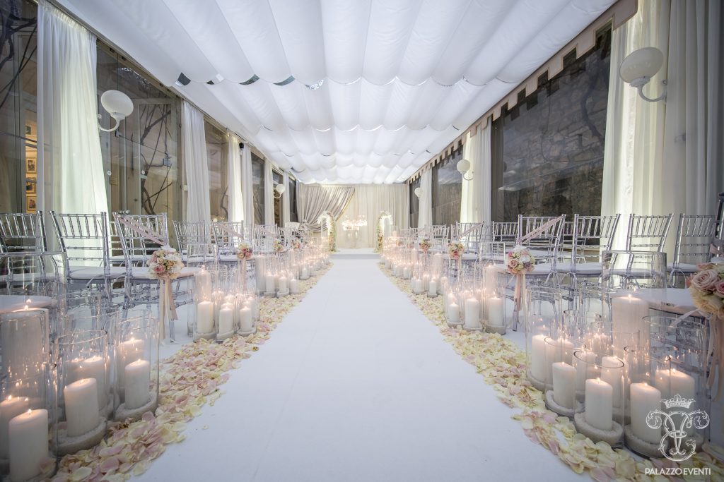 In questa foto un allestimento di matrimonio di Byblos Art Hotel e PalazzoEventi per un rito civile