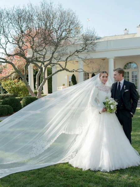 In questa foto Naomi Biden e Peter Neal durante il loro matrimonio
