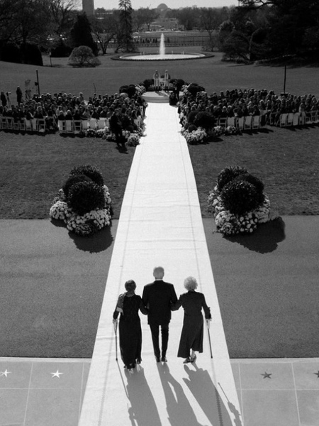 In questa foto il matrimonio di Naomi Biden e Peter Neal  alla Casa Bianca