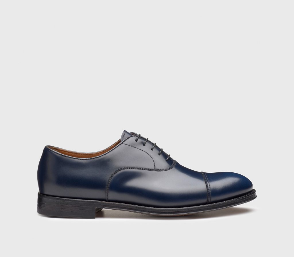 In questa foto un modello di scarpe sposo 2023 modello oxford blu opaco 
