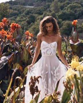 Abiti da sposa Gali Karten 2023, romanticismo dell’epoca Vittoriana￼