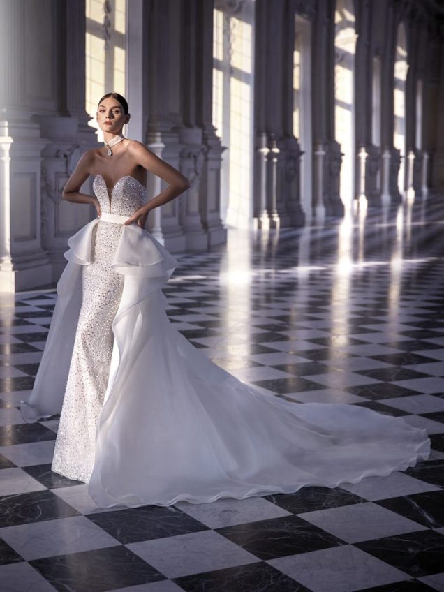 Abiti da sposa trasformabili 2023 i trend per un cambio look da urlo