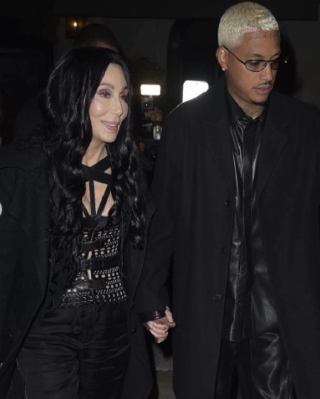 In foto Cher e il fidanzato Alexander Edwards.