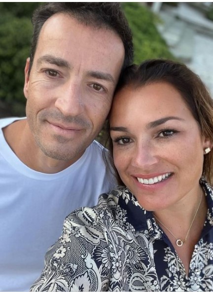 In questa foto un selfie di Alena Seredova con il compagno Alessandro Nasi