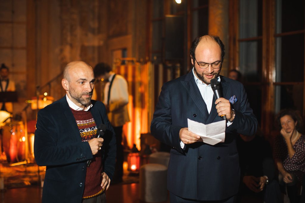 In questa foto Tommaso Corsini fa il suo discorso al brindisi di Natale a Villa Corsini