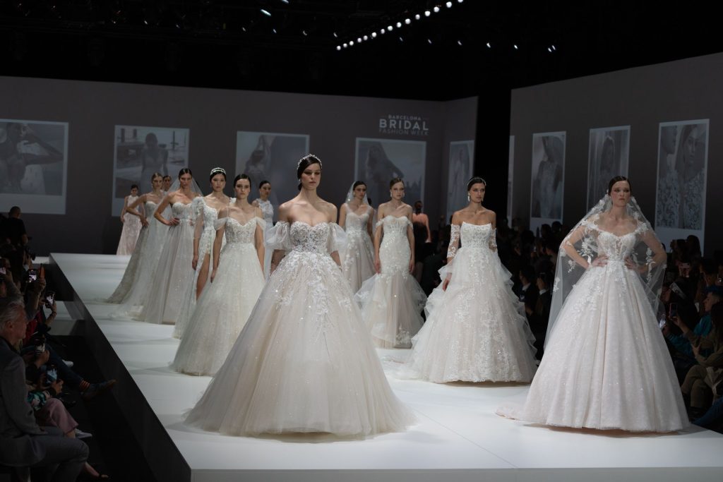 una sfilata della Barcelona Bridal Week