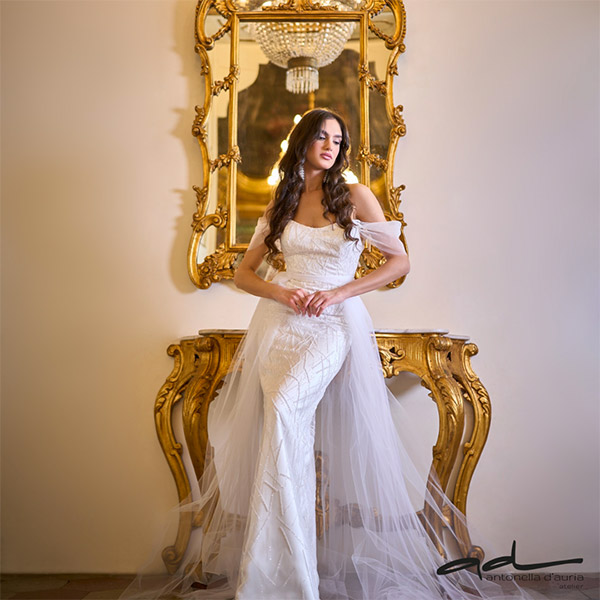 in questa foto un abito a sirena della collezione sposa 2023 Antonella D'Auria Atelier