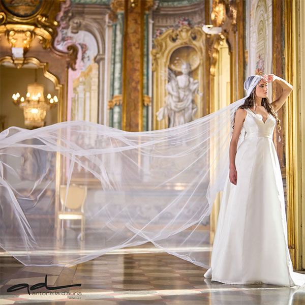 in questa foto un abito da sposa di Antonella D'Auria Atelier