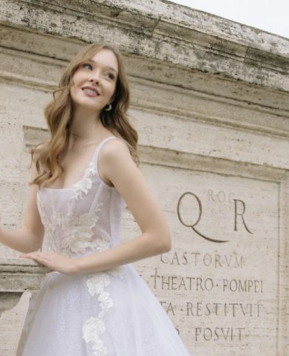 Abiti da sposa Bencivenga 2023, una collezione dal respiro internazionale