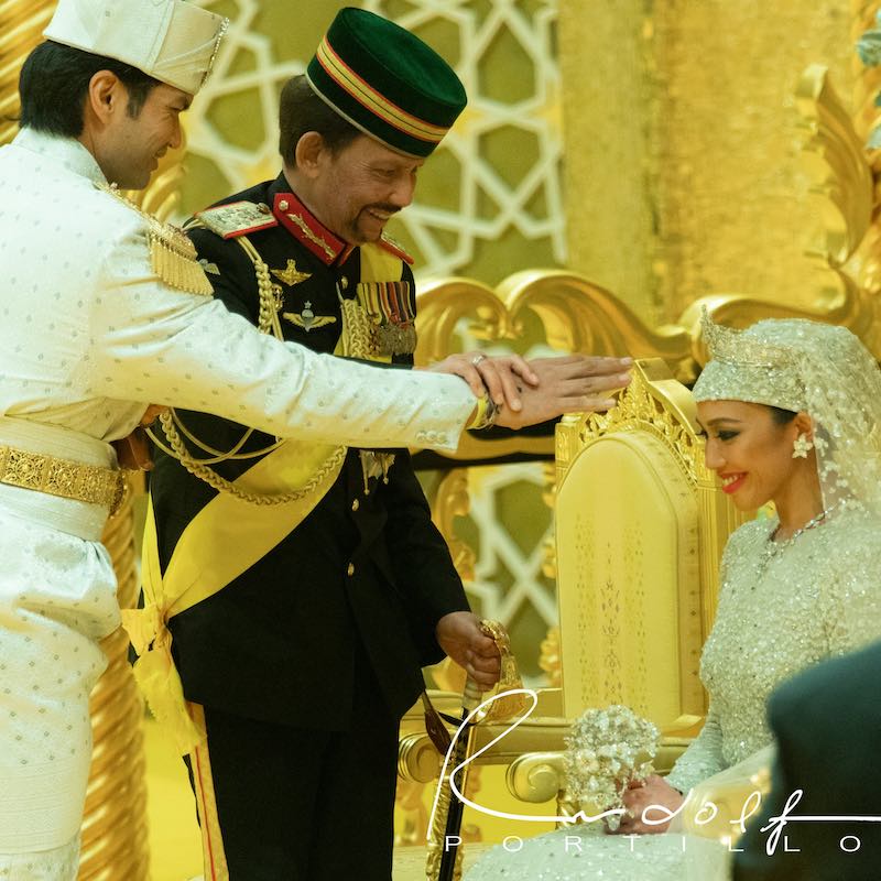 In questa foto il rito del matrimonio tra la principessa Azemah e il principe Bahar