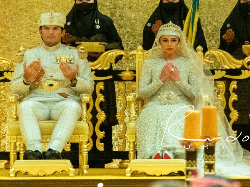 In questa foto il matrimonio della principessa Azemah con il principe Bahar